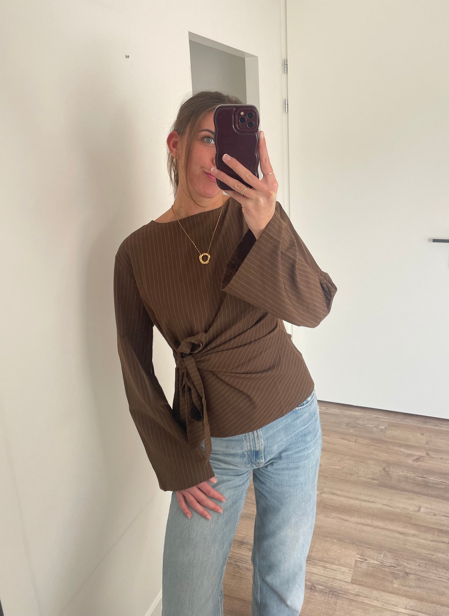 Bestseller blouse in het bruin met strepen,  elegante dames blouse - By LIV Fashion kledingwinkel Zaltbommel