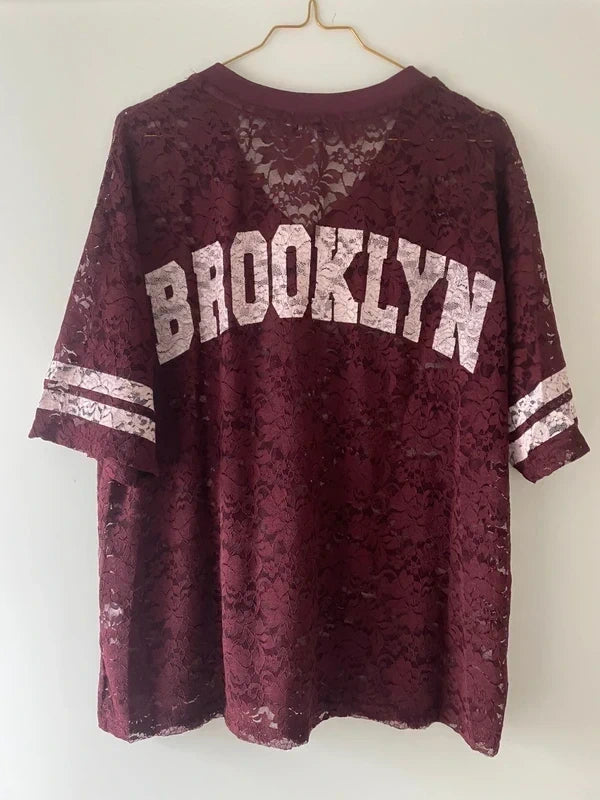 Kanten lace shirt met brooklyn opdruk op achterkant