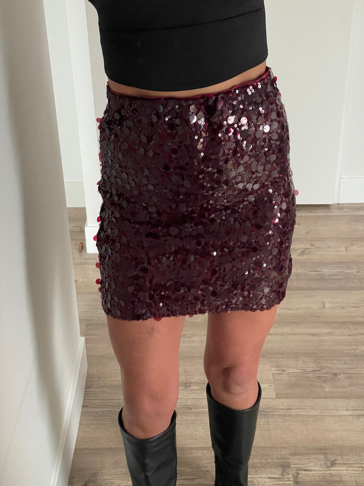 Burgundy sequin mini rokje met all-over pailletten - By LIV Fashion - feestdagen kleding