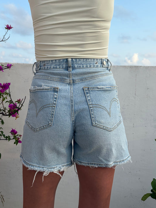 Lichte denim short voor dames met langere pijp en verstelbare taille