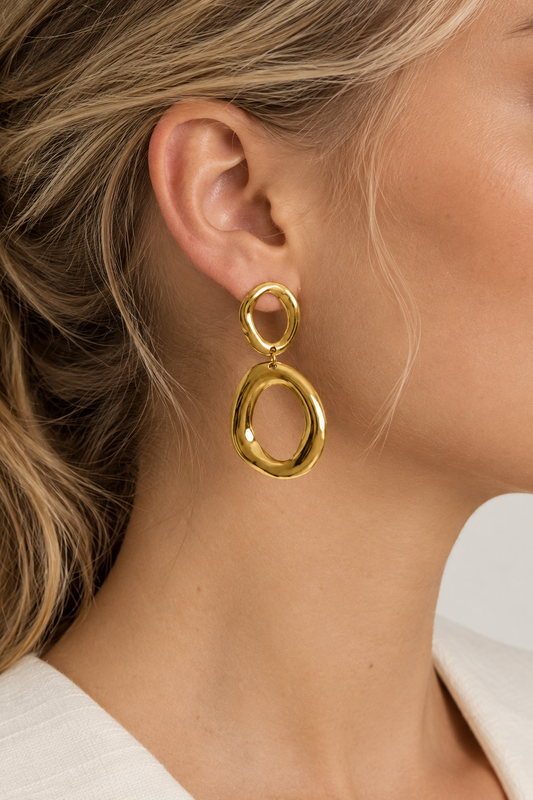 gouden statement oorbellen dames met organische vormen