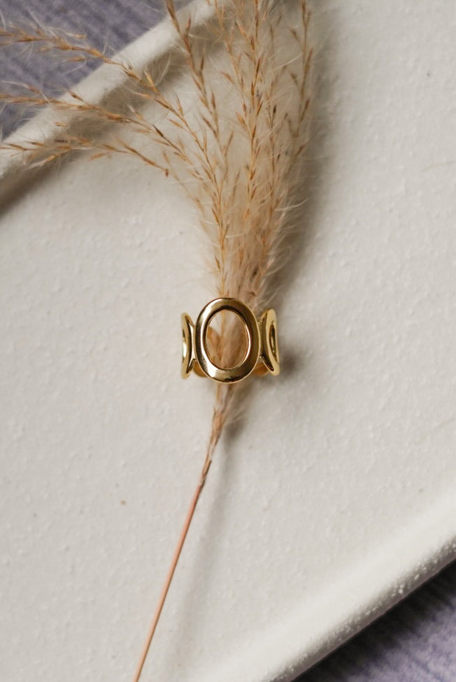 Goudkleurige open cirkelring van stainless steel - By LIV Fashion