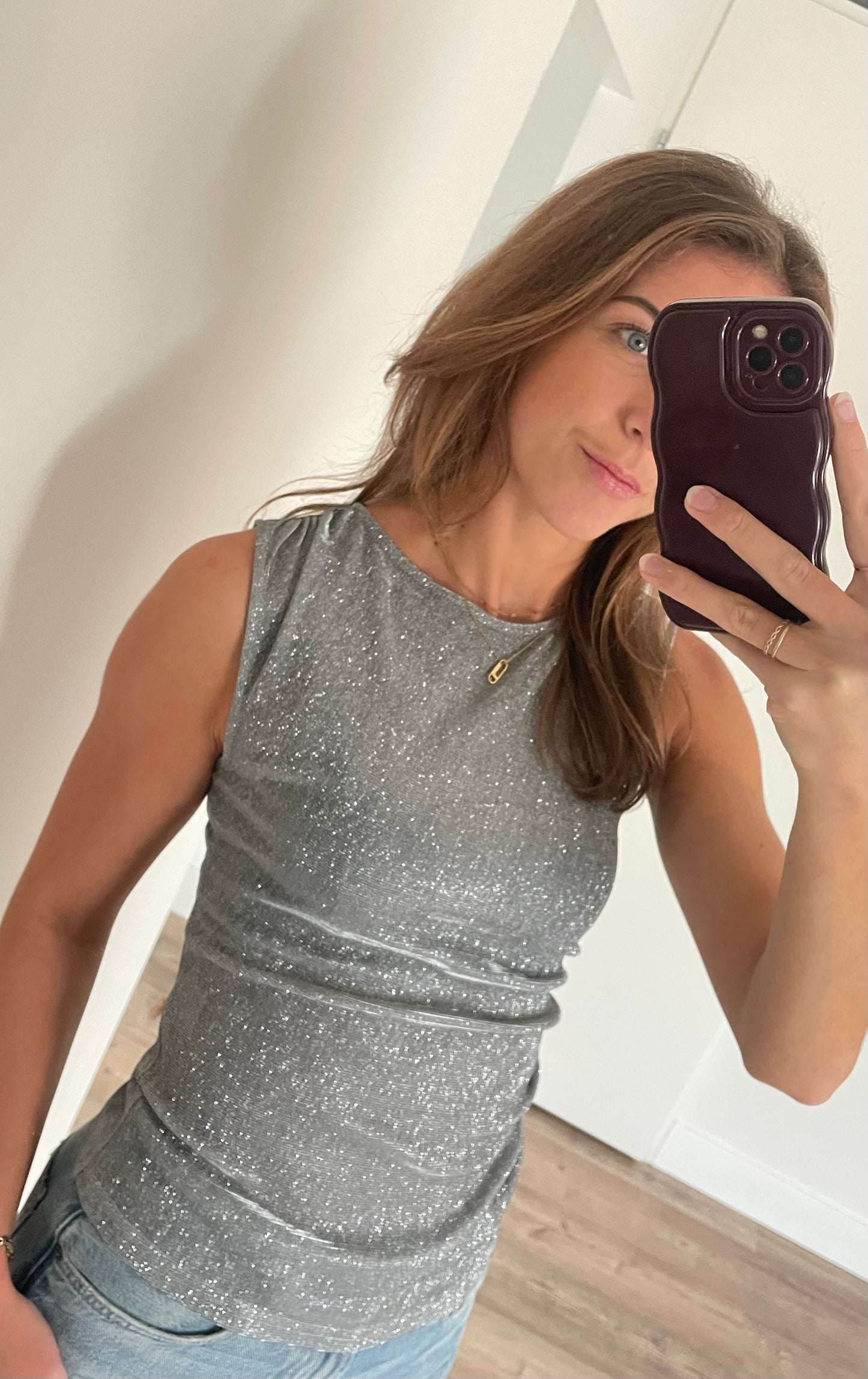 mouwloze zilveren feestelijke top - ByLIV Fashion