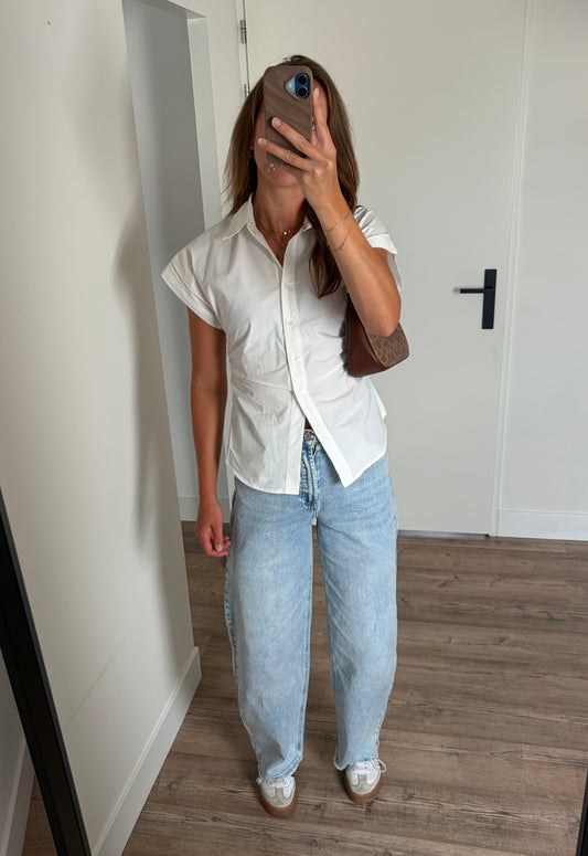 Witte oversized blouse met korte mouwen en barrel jeans 