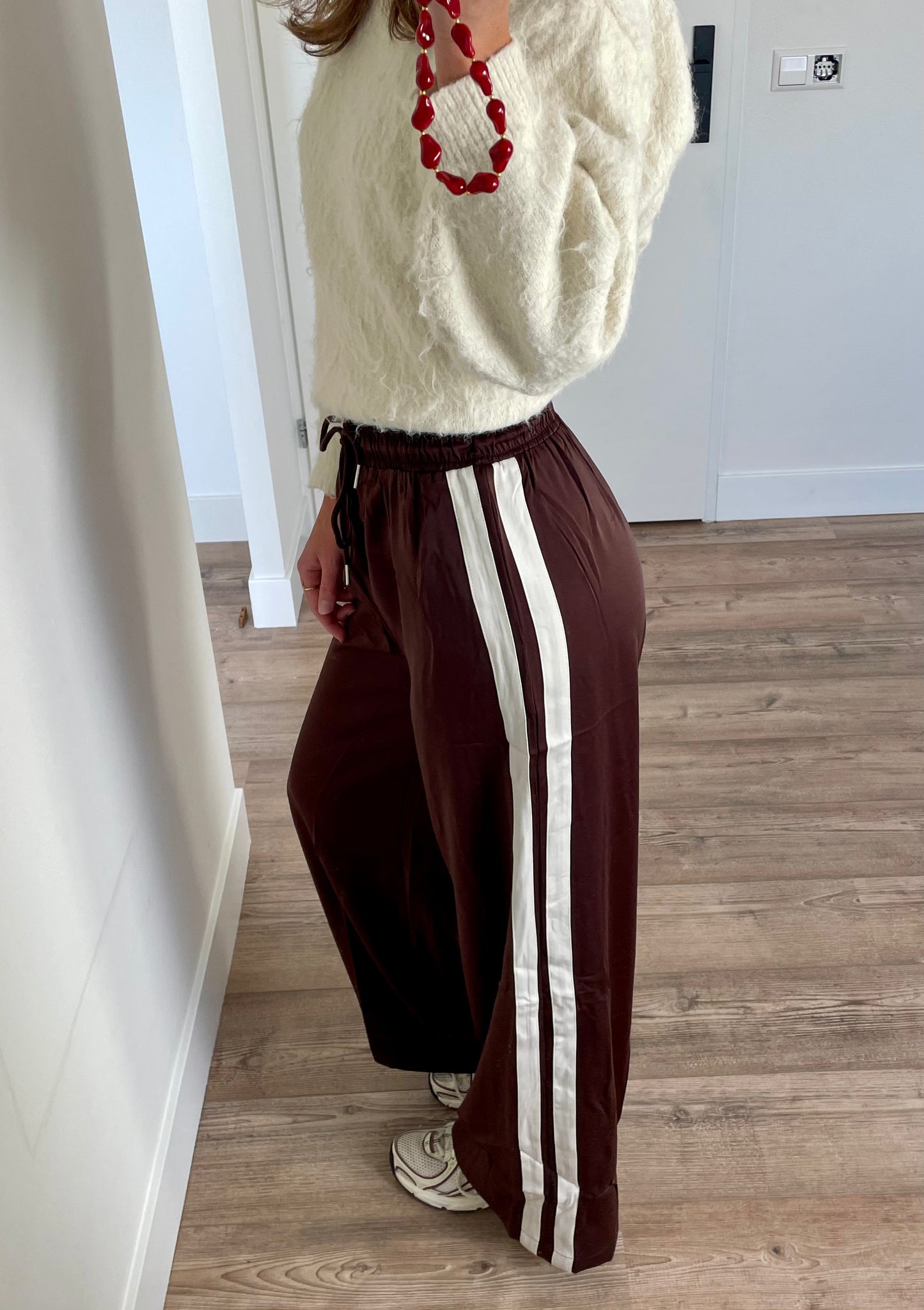 Satin look pin stripe broek - donkerbruin met wit 