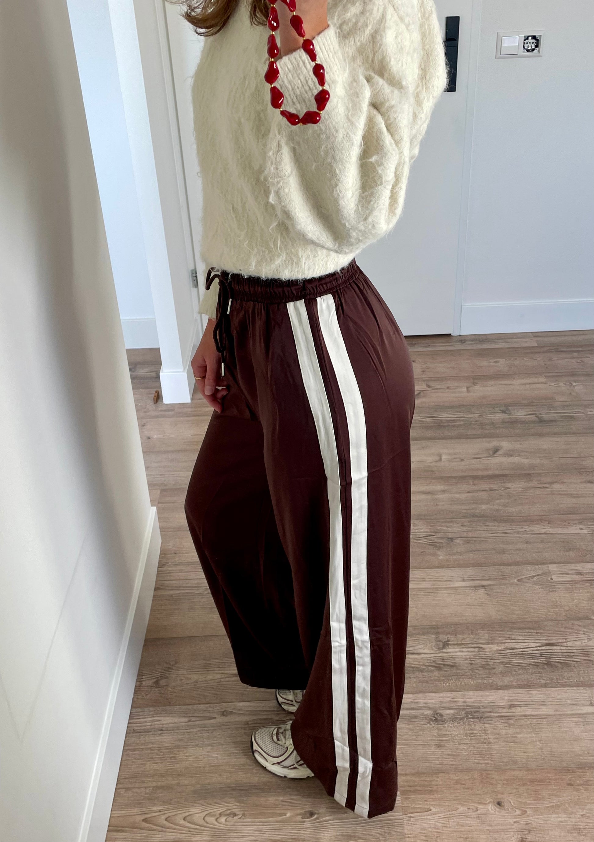 Satin look pin stripe broek - donkerbruin met wit 