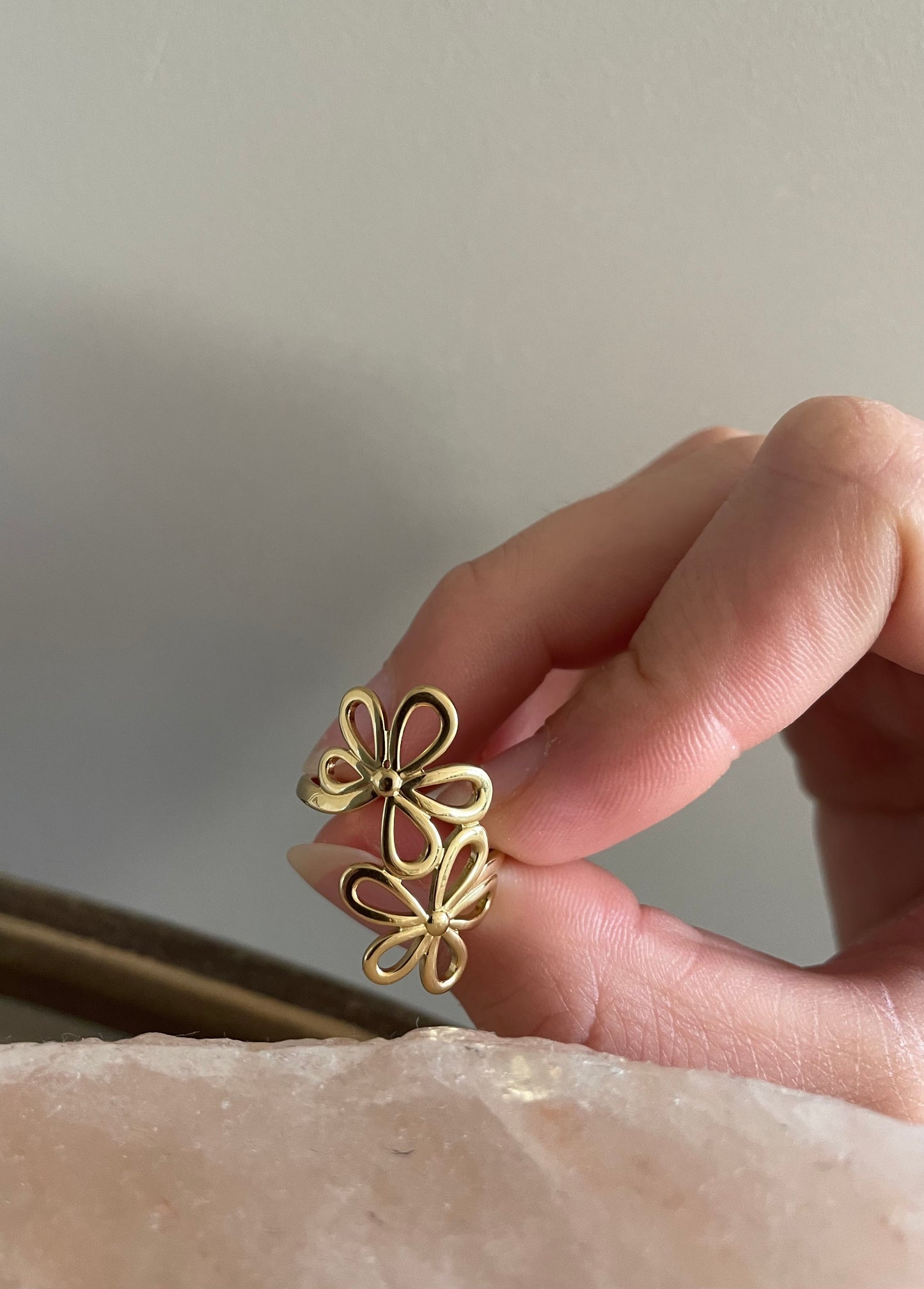 Stainless steel gouden ring met bloemen - in maat verstelbaar - By LIV Fashion