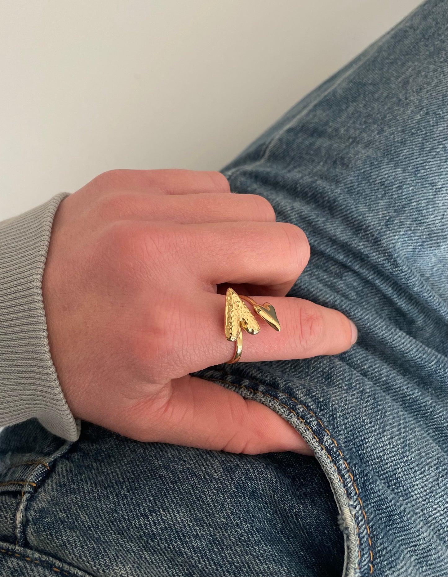 Gouden statement ring met twee hartjes, cadeau voor moederdag of vriendin