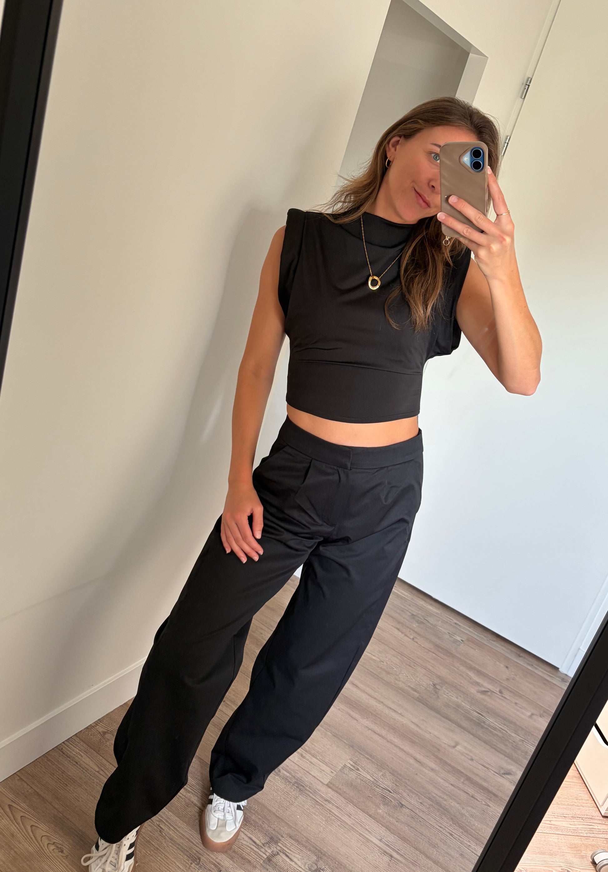 zwarte tall barrel broek dames met wide leg pasvorm