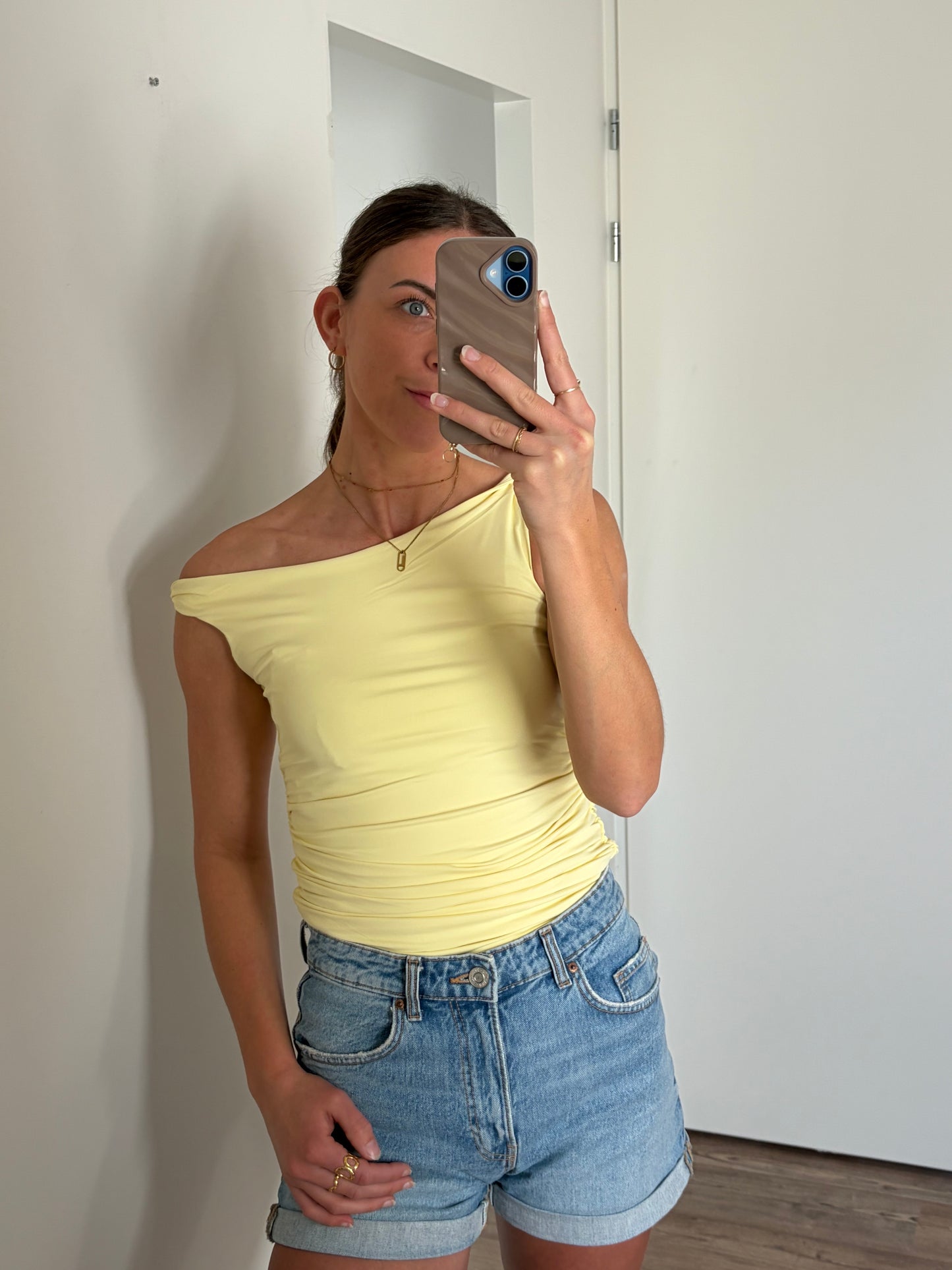mouwloze top dames butter yellow aangesloten 